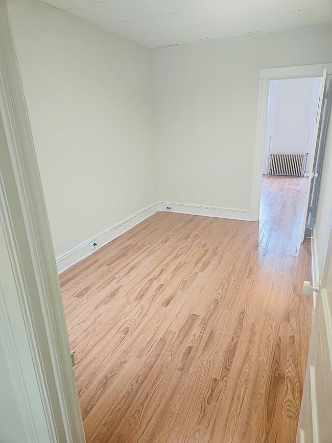 Building Photo - 59-13 68th Ave