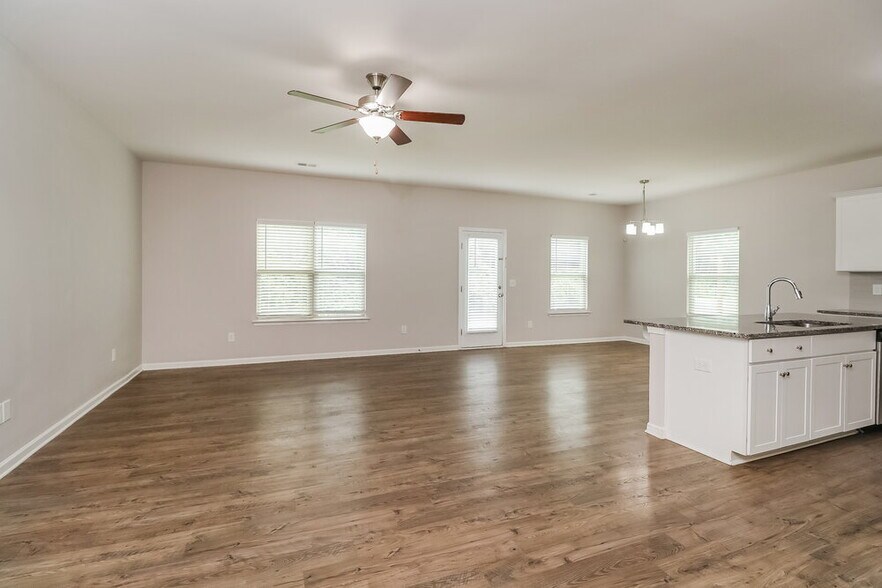 Building Photo - 4331 Drifter Dr