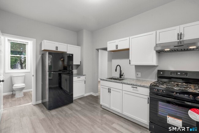 Building Photo - 20 Waverly St