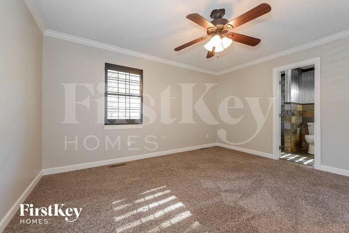 Building Photo - 1018 NE Trailwood Dr