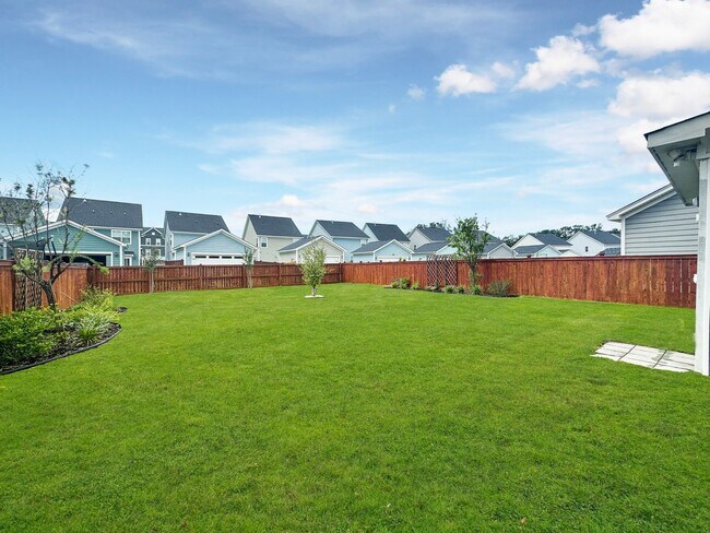 Building Photo - Fully Furnished 3 Bedroom, 2.5 Bathroom Ho...