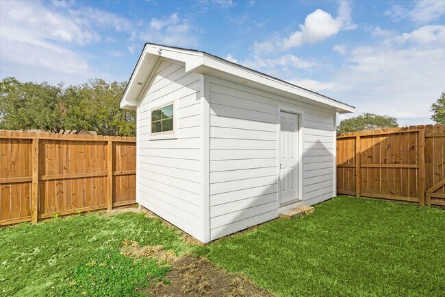 Building Photo - 2511 Nelwood Dr