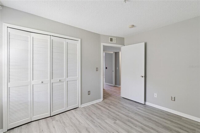 Building Photo - 930 Loch Carron Dr