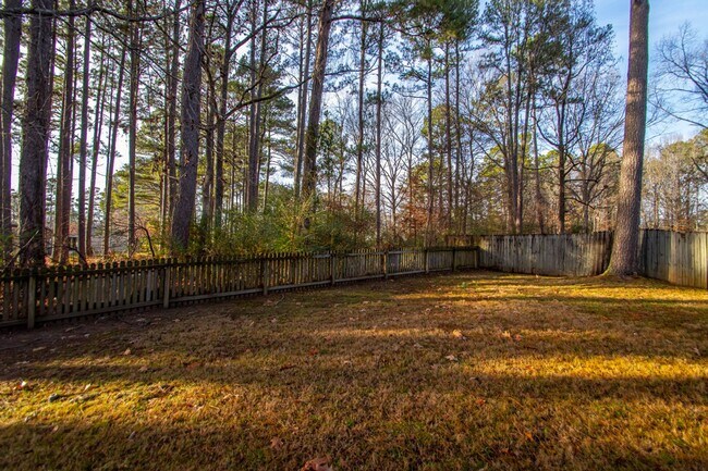 Building Photo - 20 Laver Cir