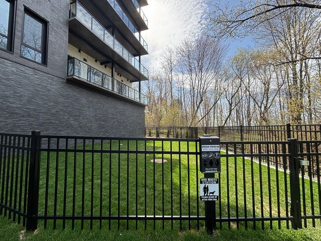 Building Photo - Spacious 1-Bed, 2-Bath + Den with Lake Vie...