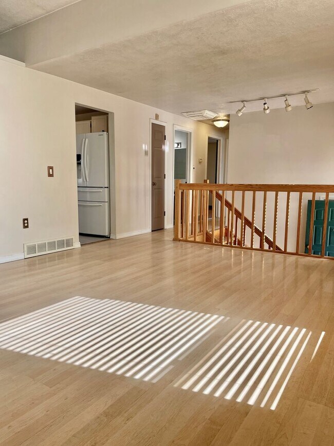 Building Photo - Taylorsville 3 Bedroom Home