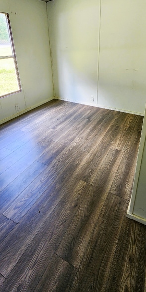 Building Photo - 571 Cobb Dr