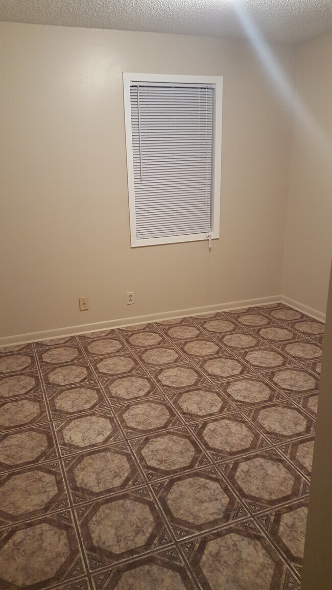 Building Photo - 909 Grimes St