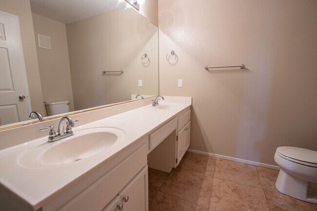 Building Photo - SPECTACULAR 2BED/2BATH CONDO IN HENDERSON!