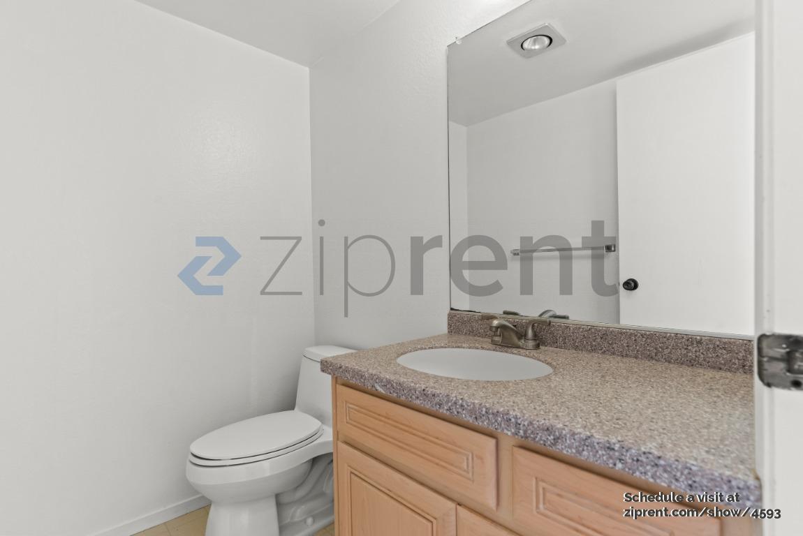 Building Photo - 11051 Firethorne Dr