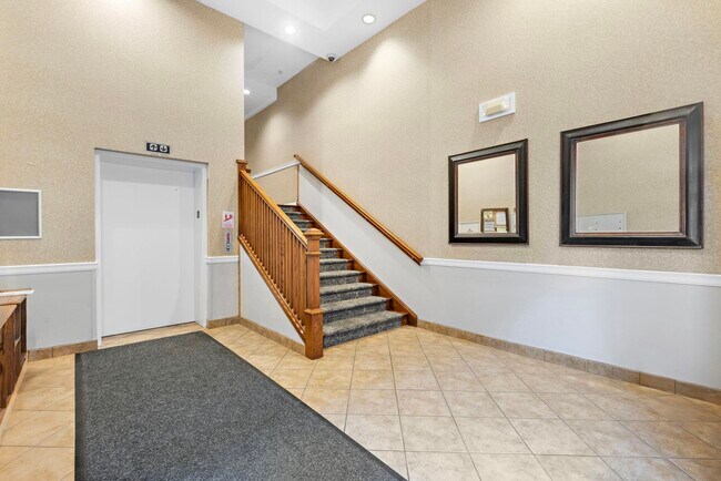 Building Photo - 402 9th St
