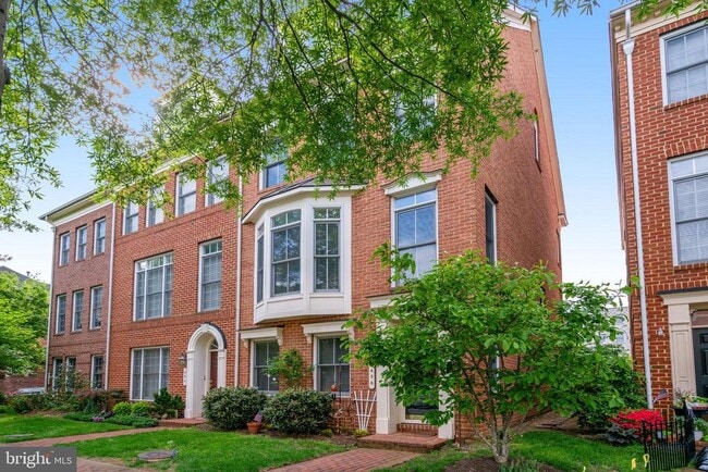 Building Photo - 456 Ferdinand Day Dr