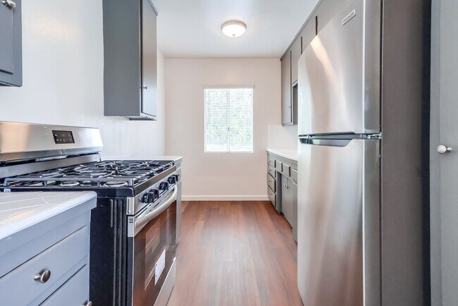 Interior Photo - 2485 Venice Blvd (B)
