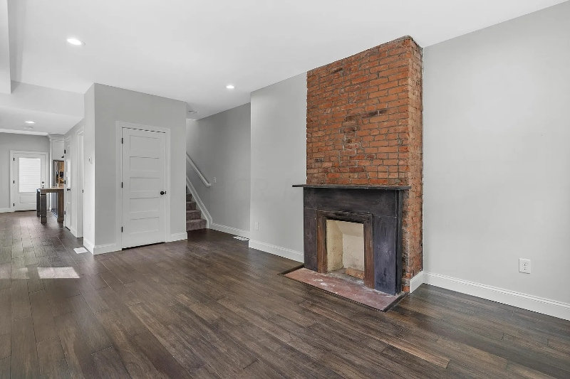 Building Photo - 473 E Sycamore St