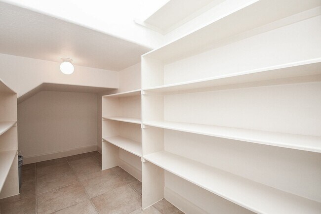 Building Photo - 3326 Memorial Crest Blvd