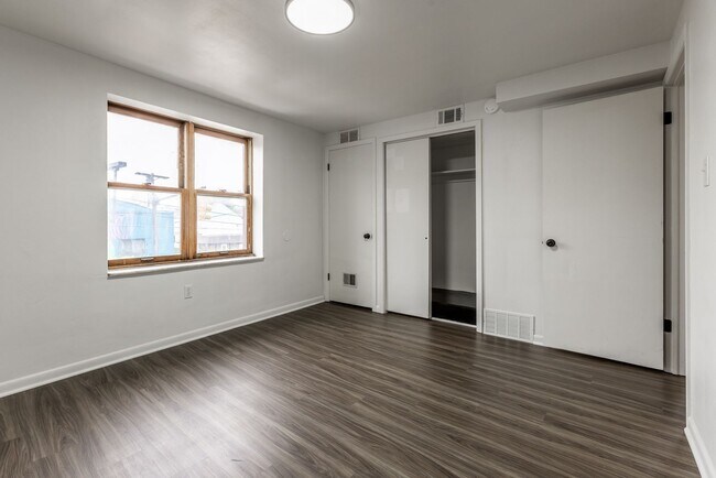 Building Photo - 601 E Warrington Ave