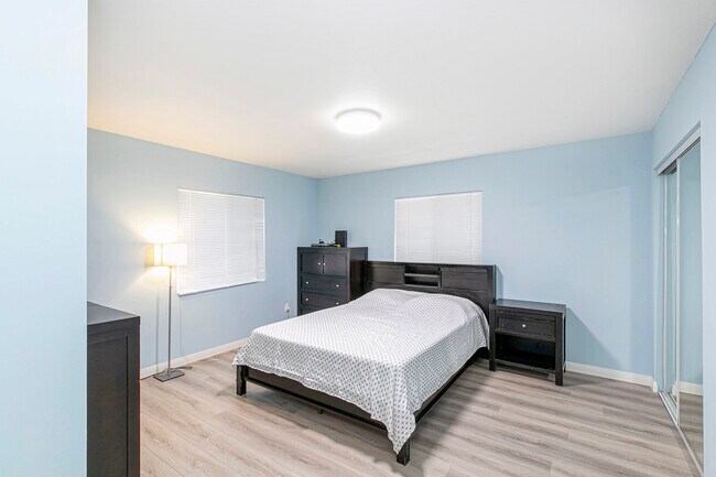 Building Photo - 18605 Valerio St