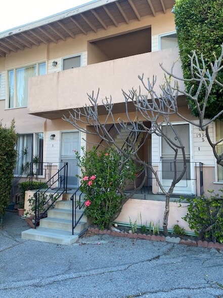 Front view of entry - 1936 Waltonia Dr