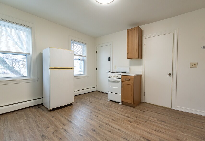 Building Photo - 65 Preston St