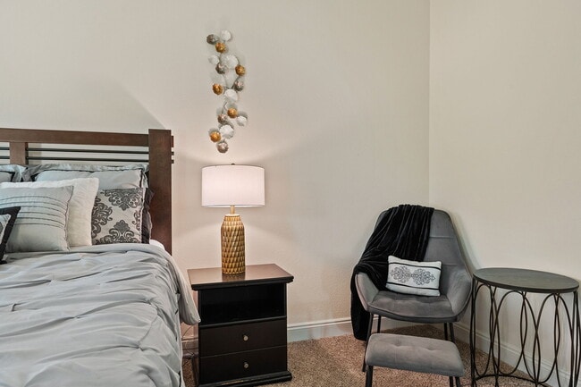 Building Photo - 5568 Micanopy Dr