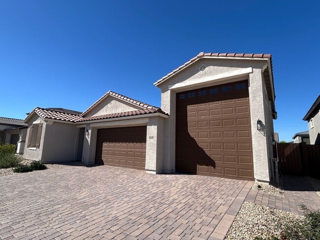 Building Photo - 18570 W Swayback Pass