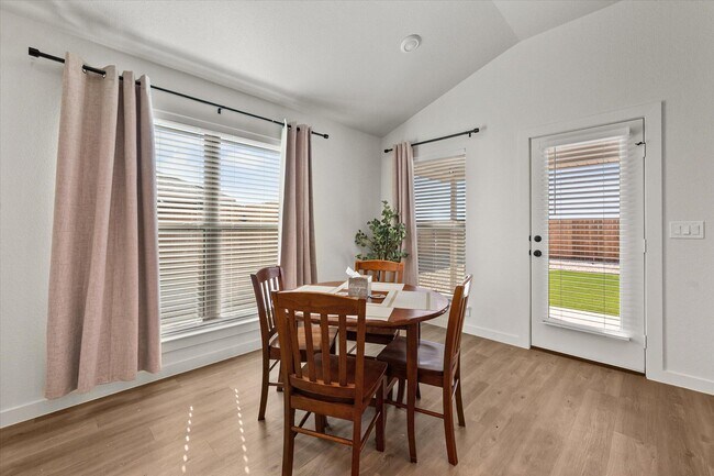 Building Photo - 2156 Langford Ave