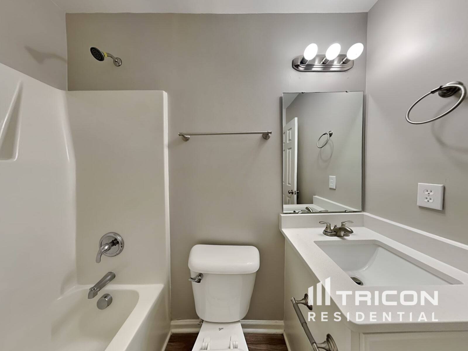 Building Photo - 9514 Parkridge Dr