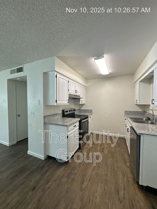 Building Photo - 806 Monarch Cir