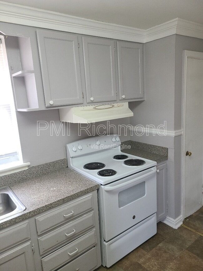 Building Photo - 6529 Holliday Rd