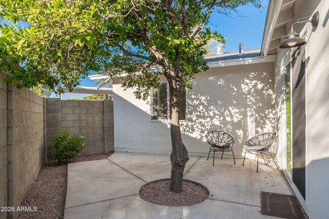 Building Photo - 6749 E Wilshire Dr