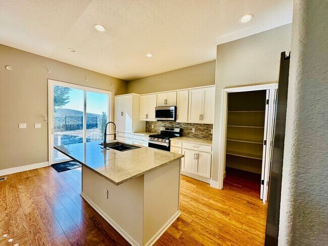 Building Photo - 6350 Cedar Waxwing Ct