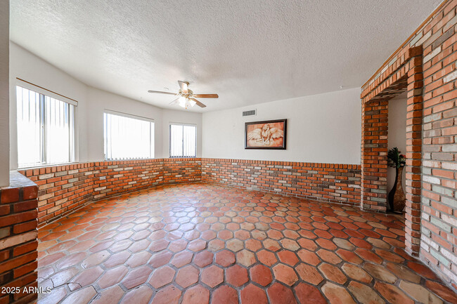 Building Photo - 8531 W Pinnacle Peak Rd