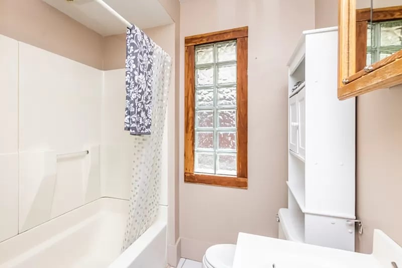 Second Floor Bathroom - 1012 N Glenwood Ave