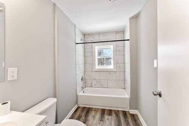 Building Photo - 1119 E 84th St