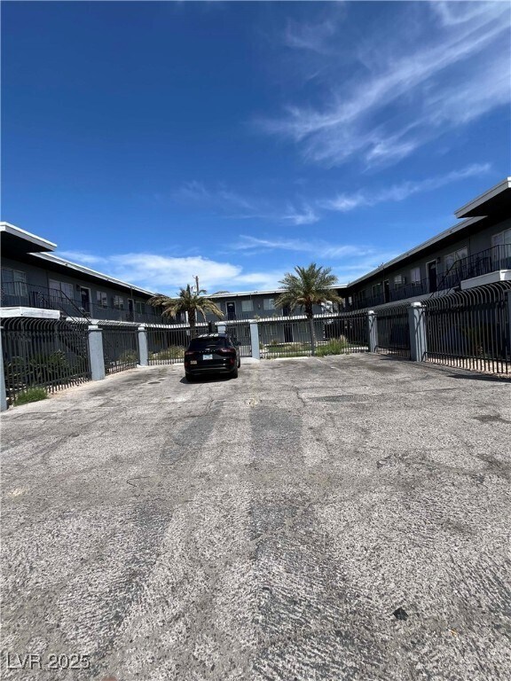 Building Photo - 412 W Monroe Ave