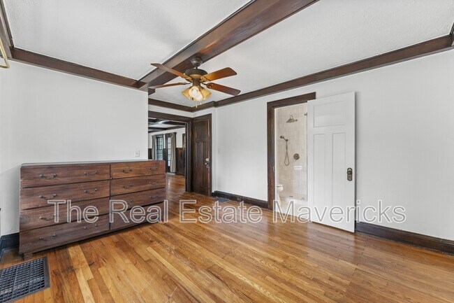 Building Photo - 3320 Montview Dr