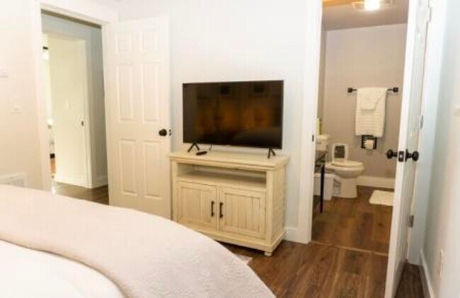 Building Photo - 3 bedroom, 2 bath with double car attached garage, newly remodeled.