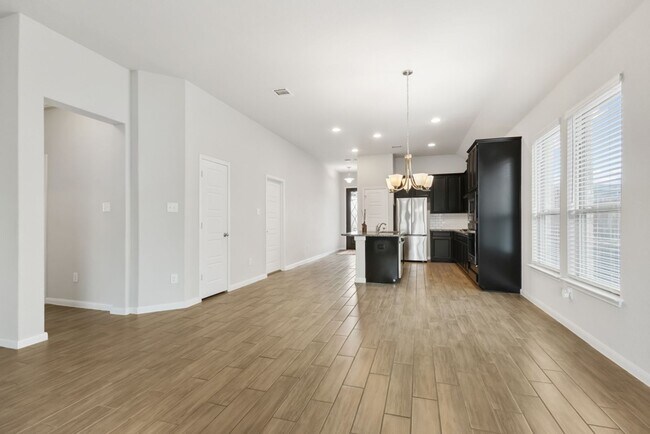 Building Photo - 3 Bed 2 Bath home in Bindseil Farms Subdivision