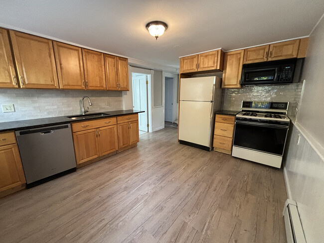 Kitchen - 7 Greenwood St