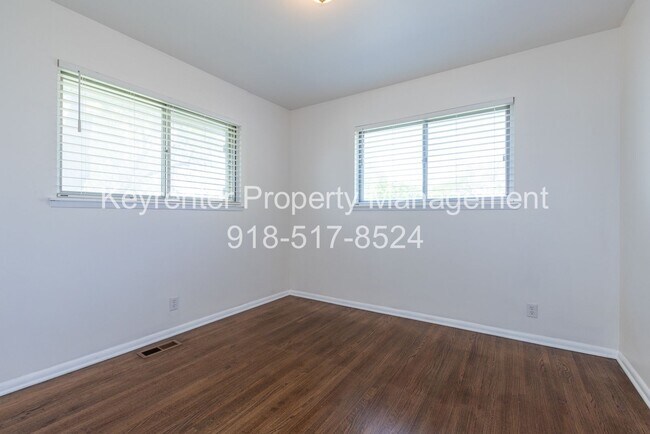 Building Photo - 3 Bed 1.5 Bath in Great Midtown Location!