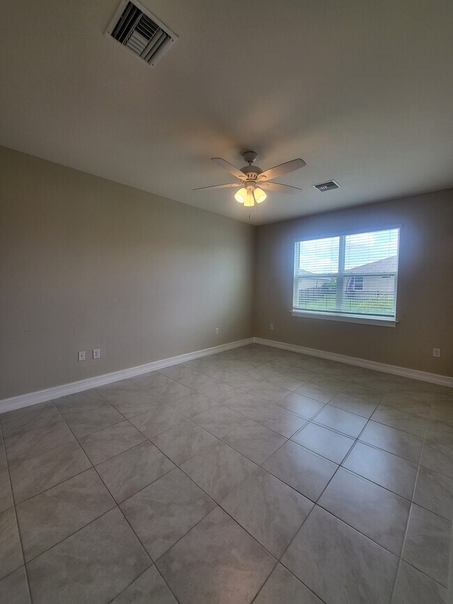 Building Photo - 3276 Baravaldo Cir