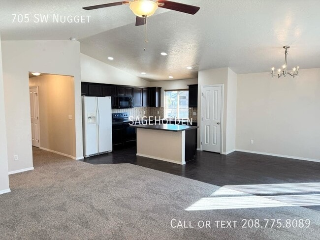 Building Photo - 705 SW Nugget-