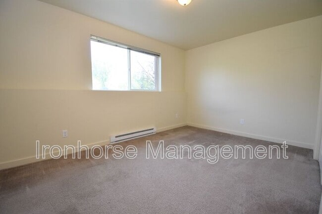 Building Photo - 807 W Villard St