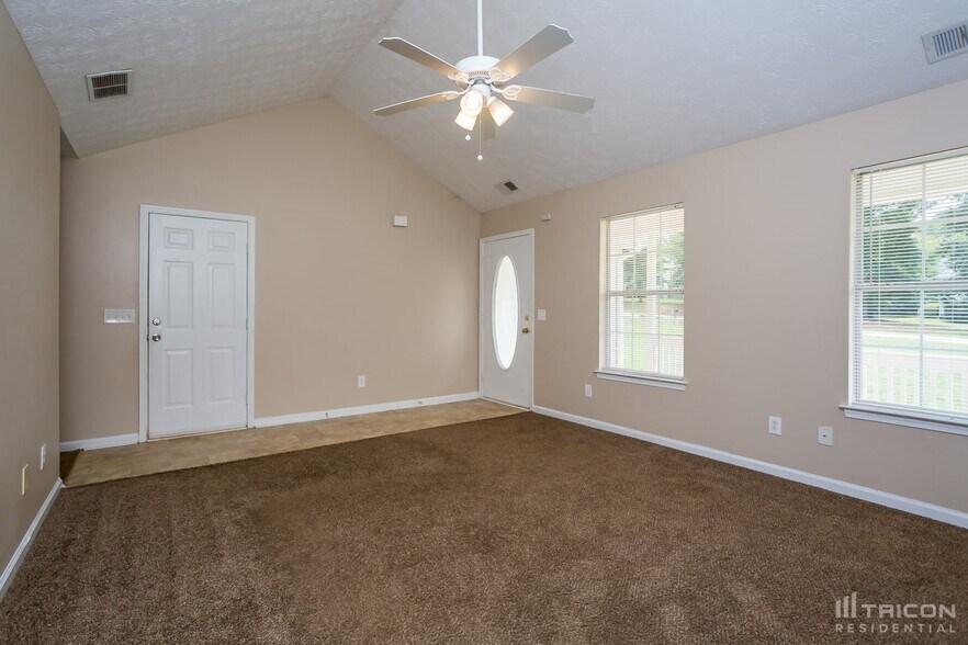 Building Photo - 100 5 Oaks Dr