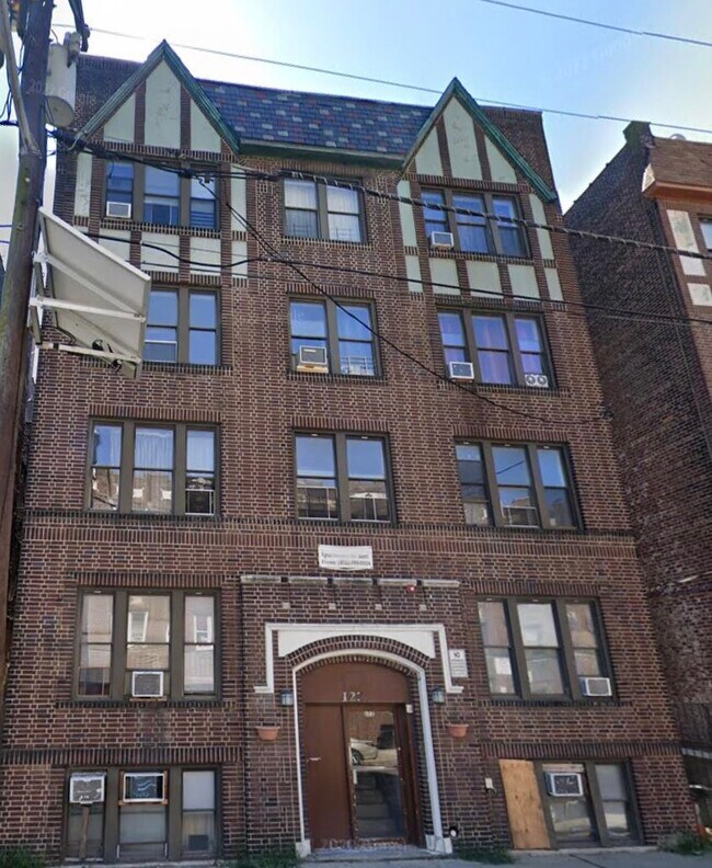 Primary Photo - 122 Corbin Ave