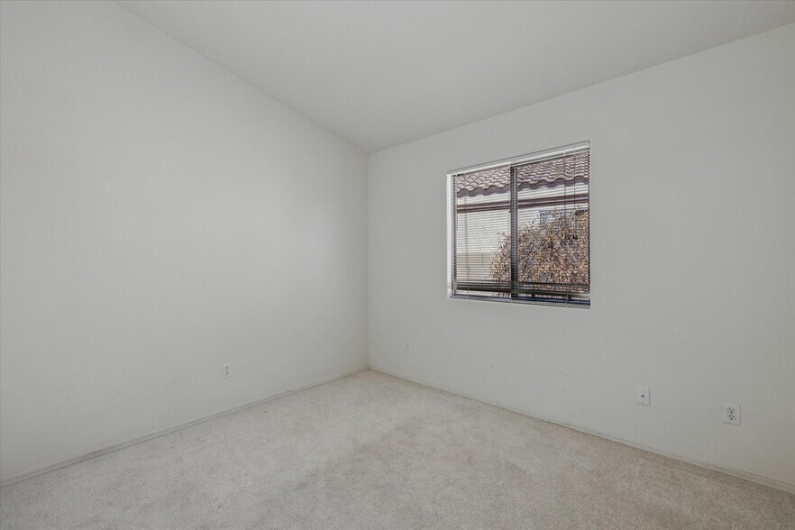 Building Photo - 2311 N Creek Vista Dr