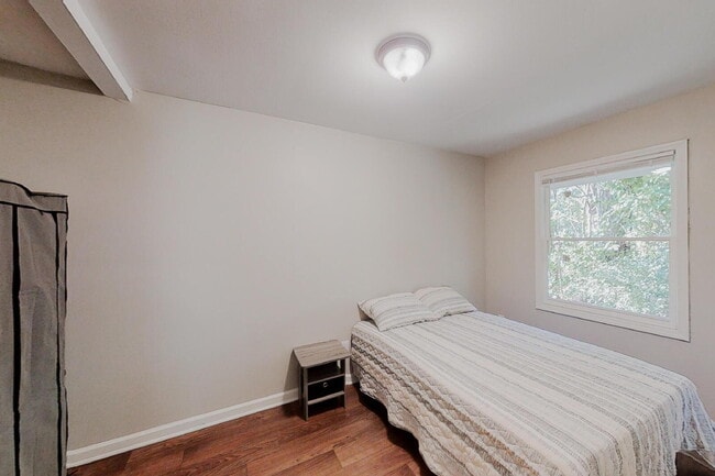 Building Photo - North Hairston | Hickory Hills Estates Home just an 8-minute walk to the transit stop at N Hairst...