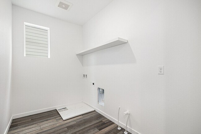 Building Photo - Sterling Ranch Stunner!!