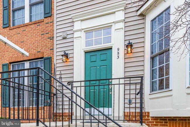 Building Photo - 953 Harrison Cir