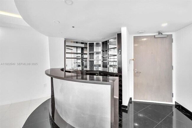 Building Photo - 16445 Collins Ave